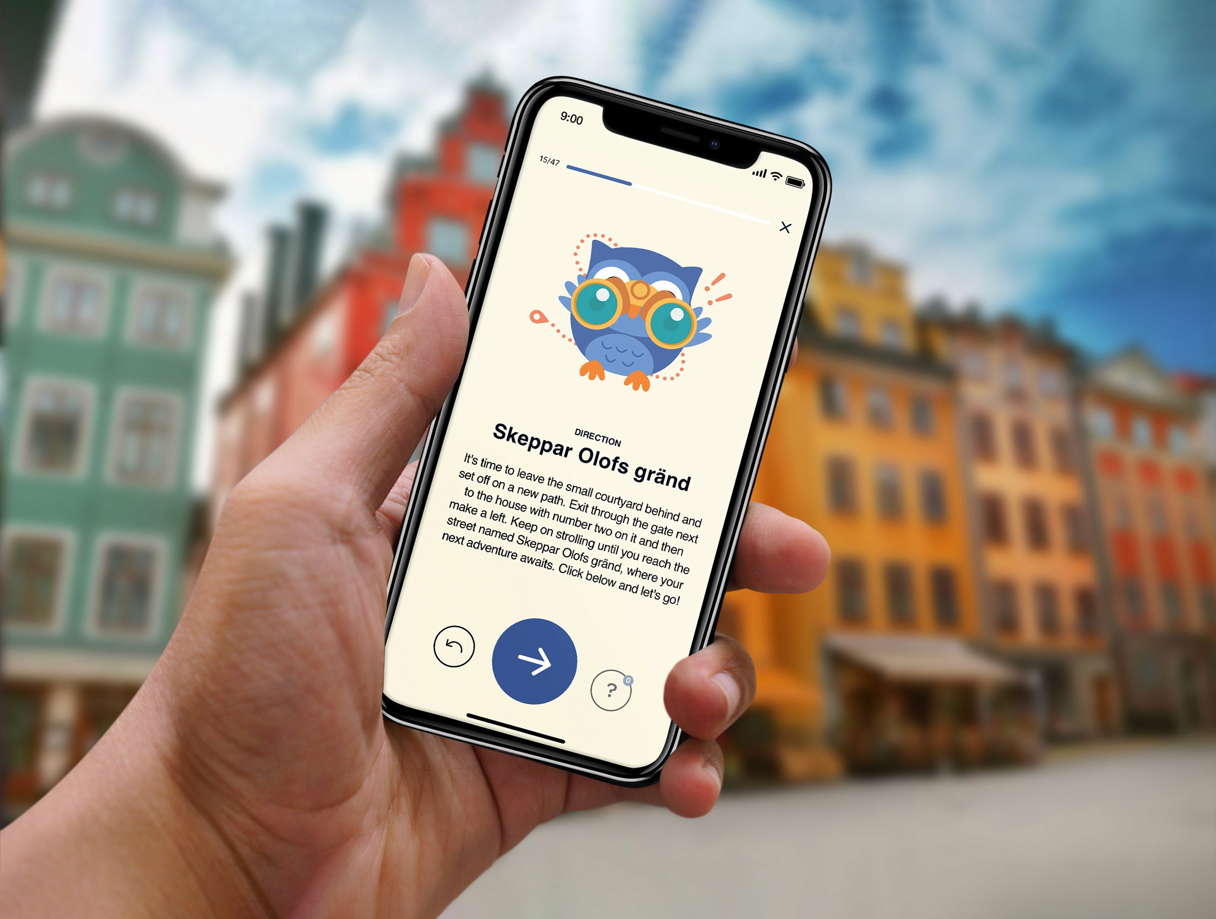 Hand holding the Curiosa app in Old Town Stockholm